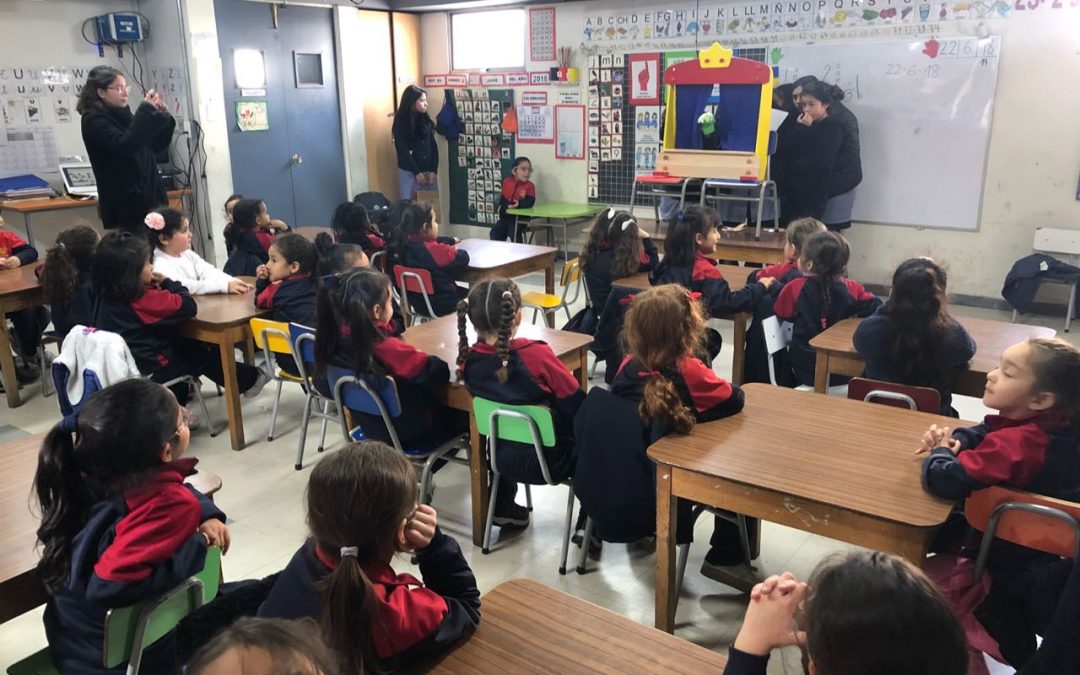 Depto. de Religión organiza sesión de títeres para Kinder